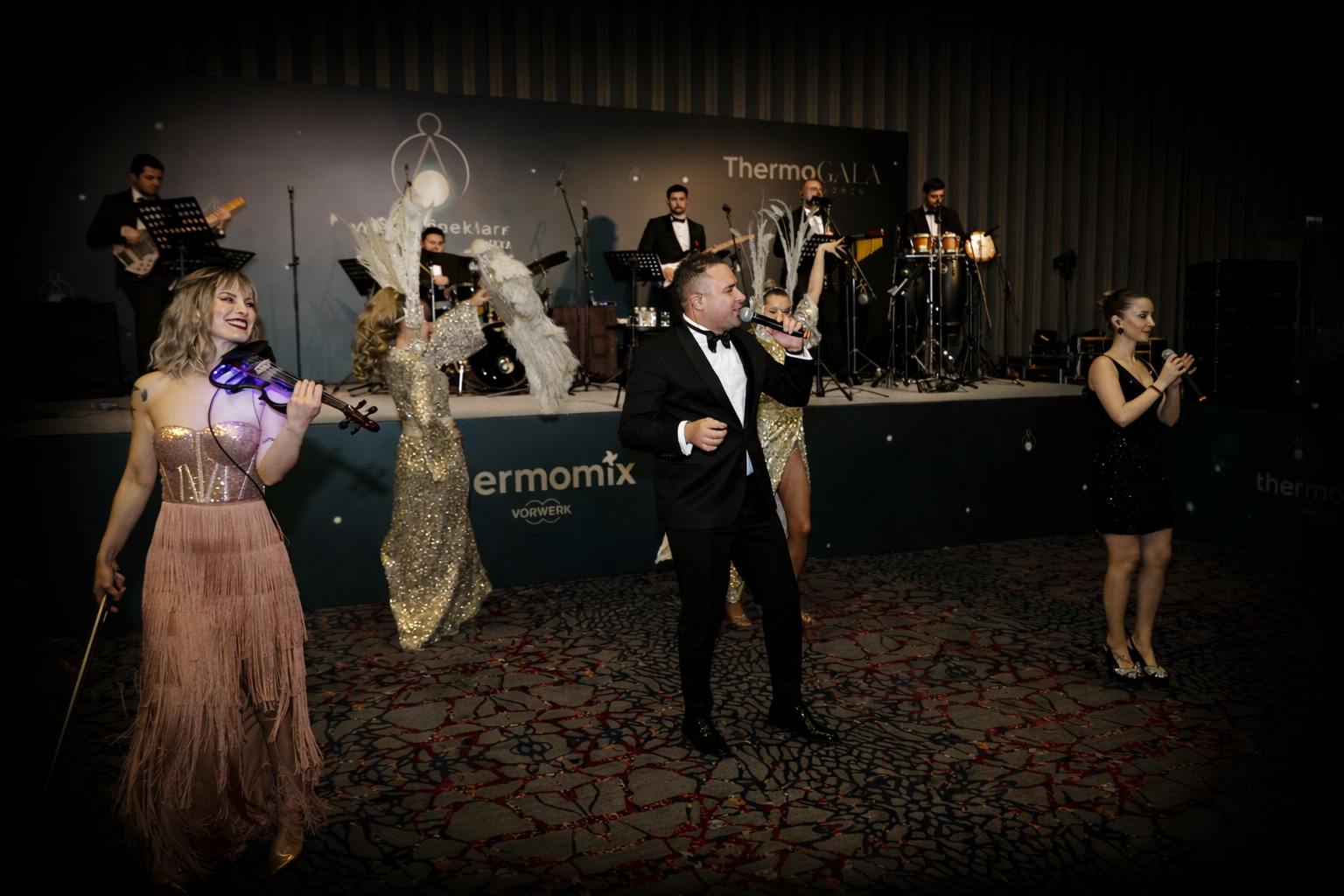 gala gecesi ve sahne performansı